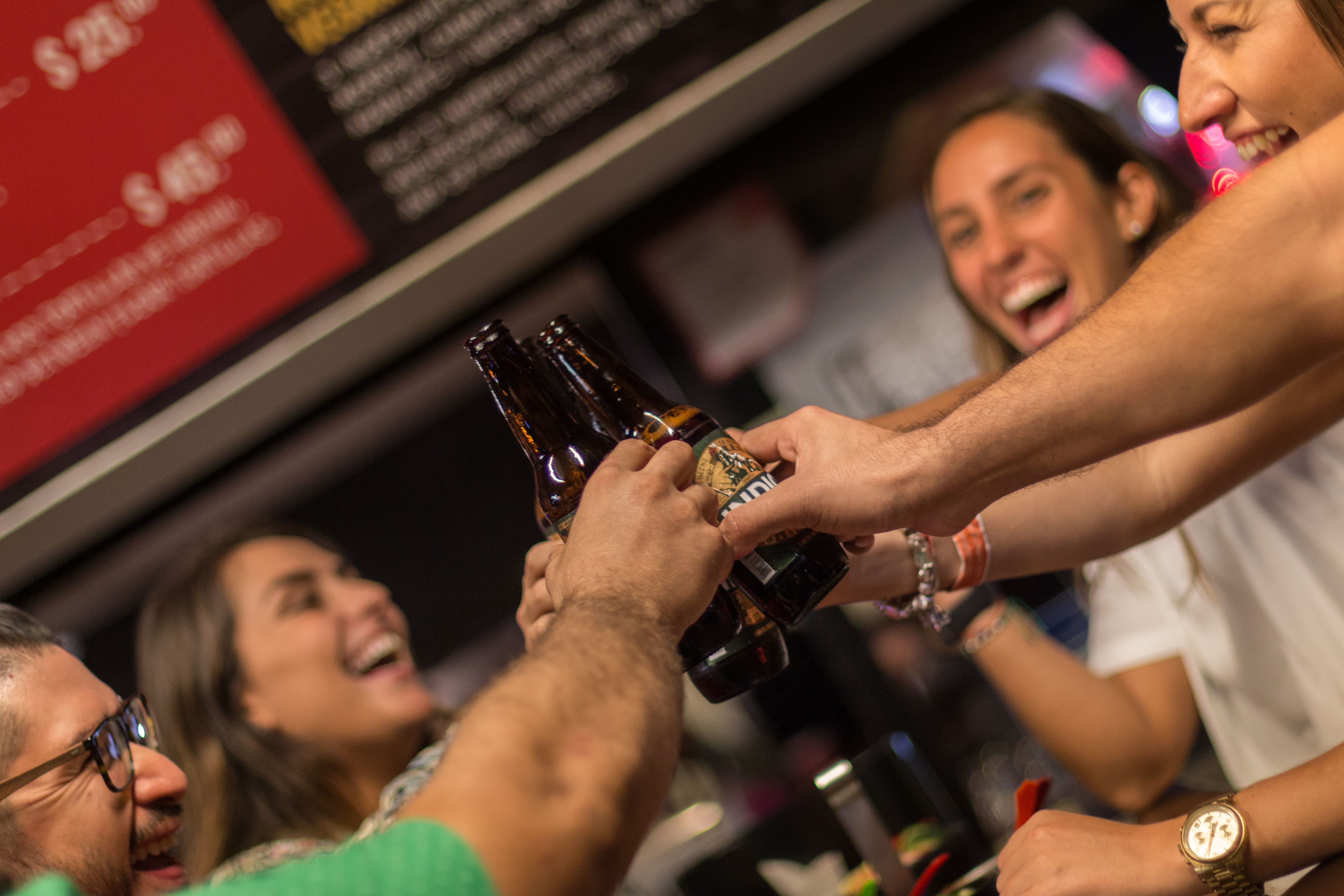 Tacos and Beer Tour in Cancun with Live Mariachi Show and Night Market Visit