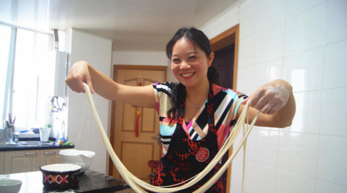 Hand-Pulled Noodles or Three-Colored Soup Dumplings Class with Wet Market Tour