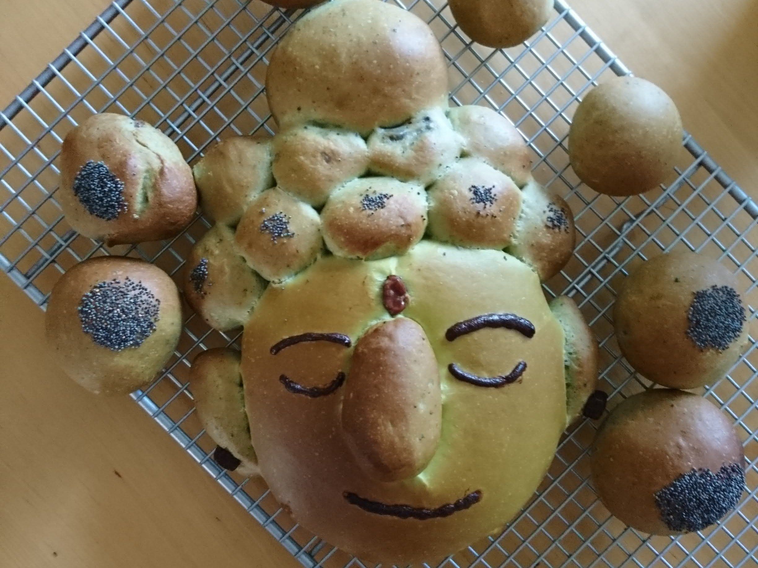 M&M Kamakura Bento Cooking Making Great Buddha Bread in temple town of