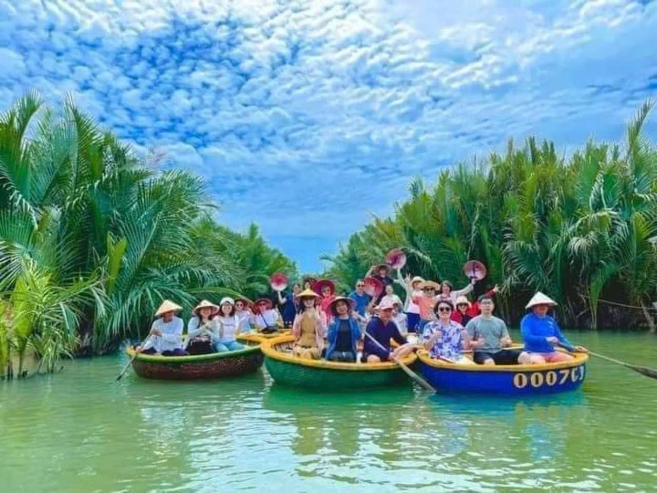 Market Exploration, Basket Boat Ride and Culinary Adventure in Cam Thanh Village