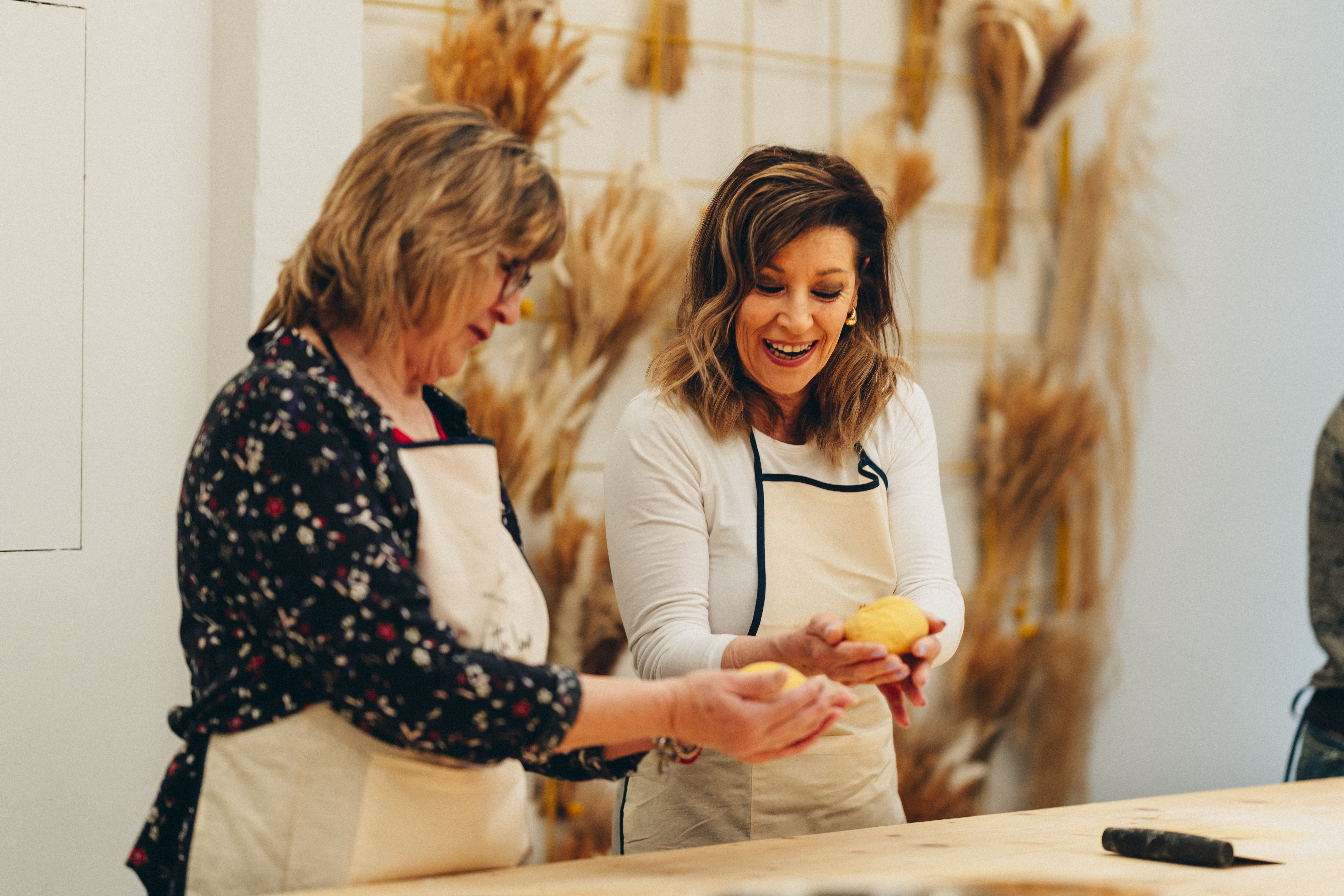 A True Taste of Florence: Market Tour, Artisan Pasta & Fine Wine