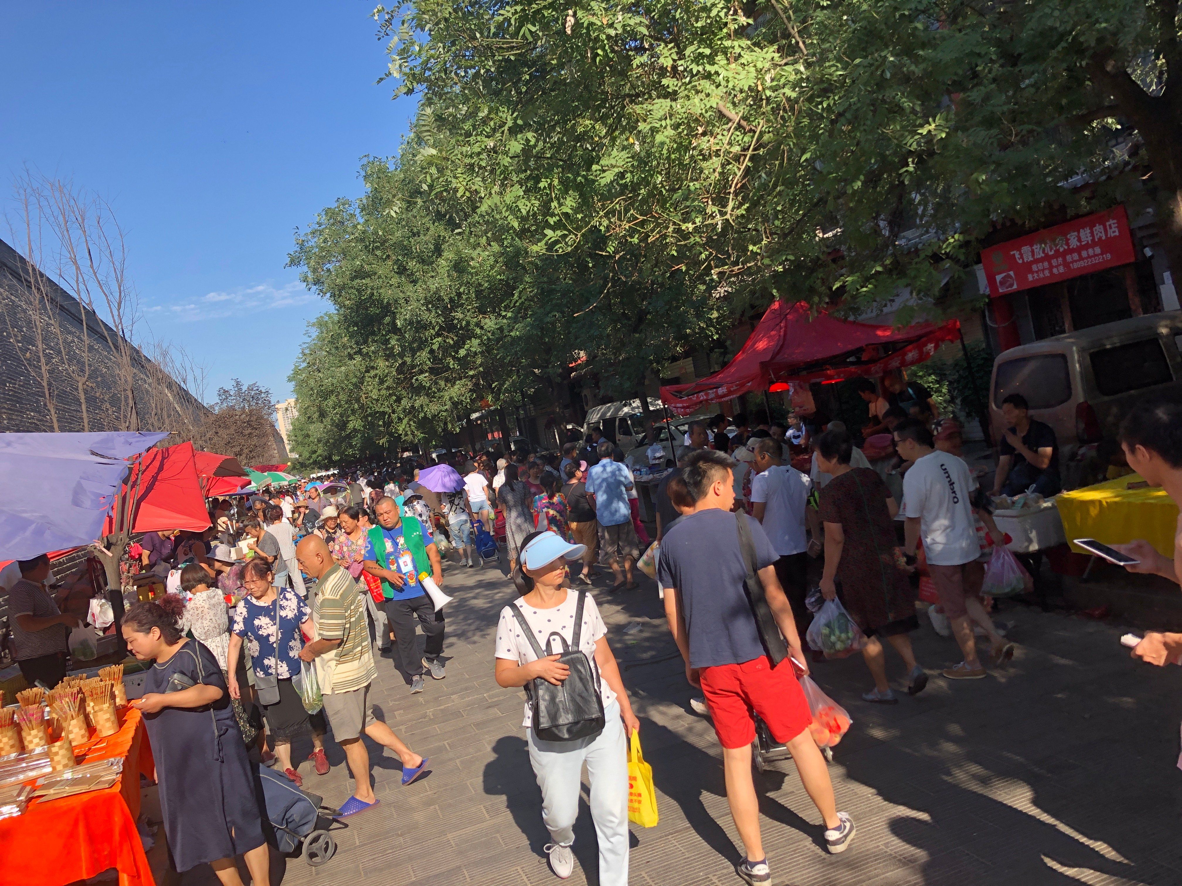 Breakfast Street Food & Market Tour with Tai Chi