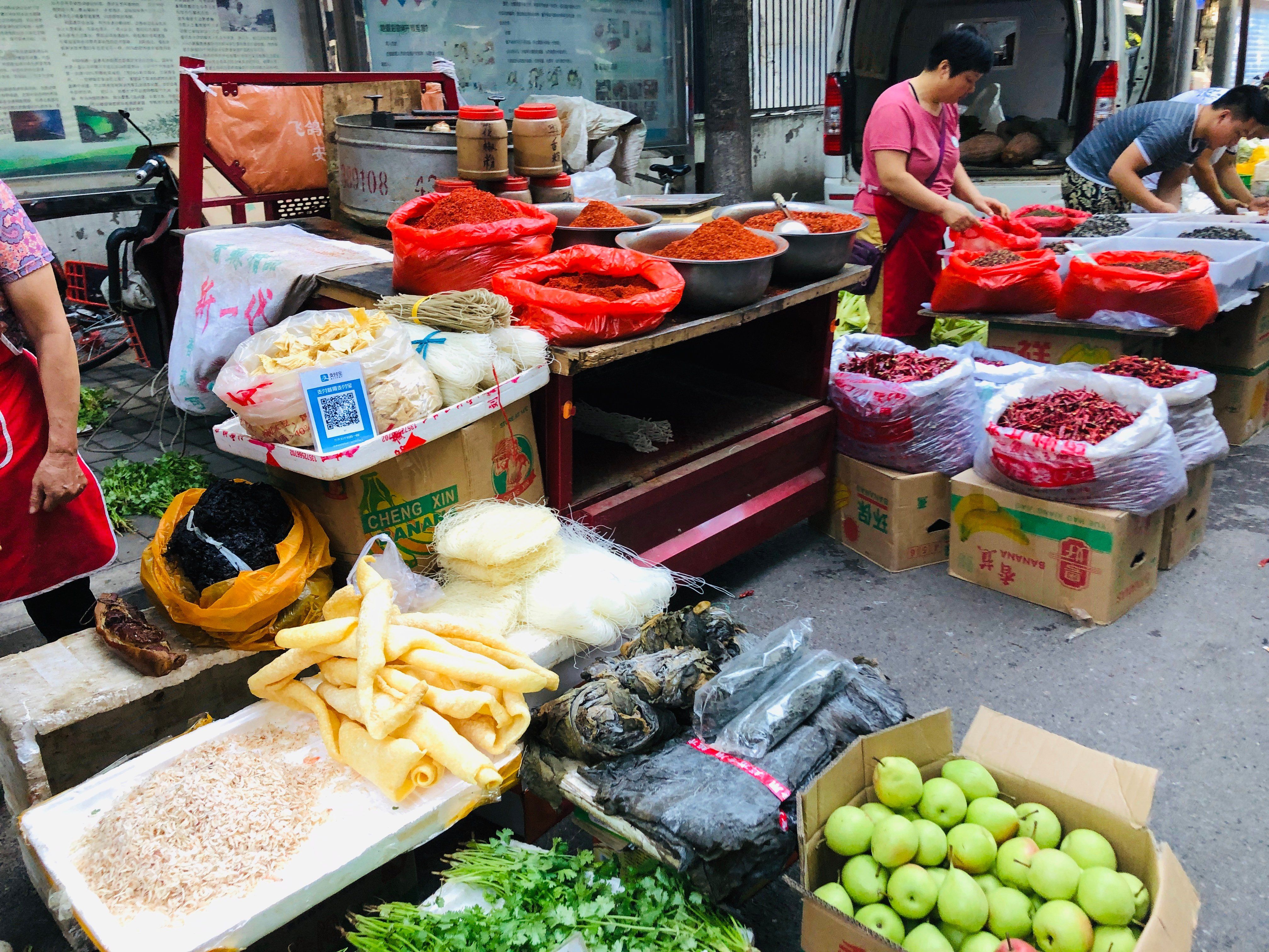 Breakfast Street Food & Market Tour with Tai Chi