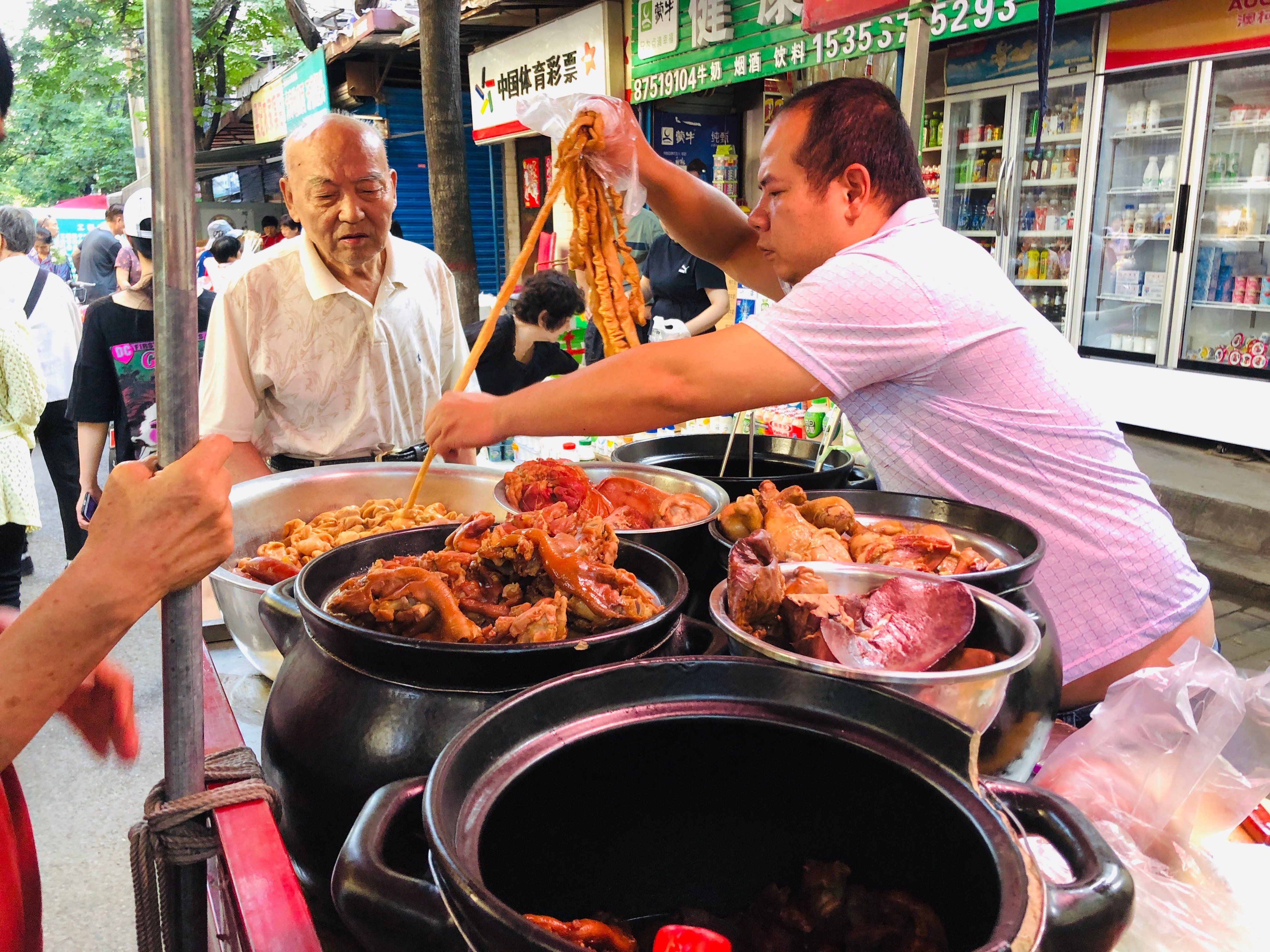 Breakfast Street Food & Market Tour with Tai Chi
