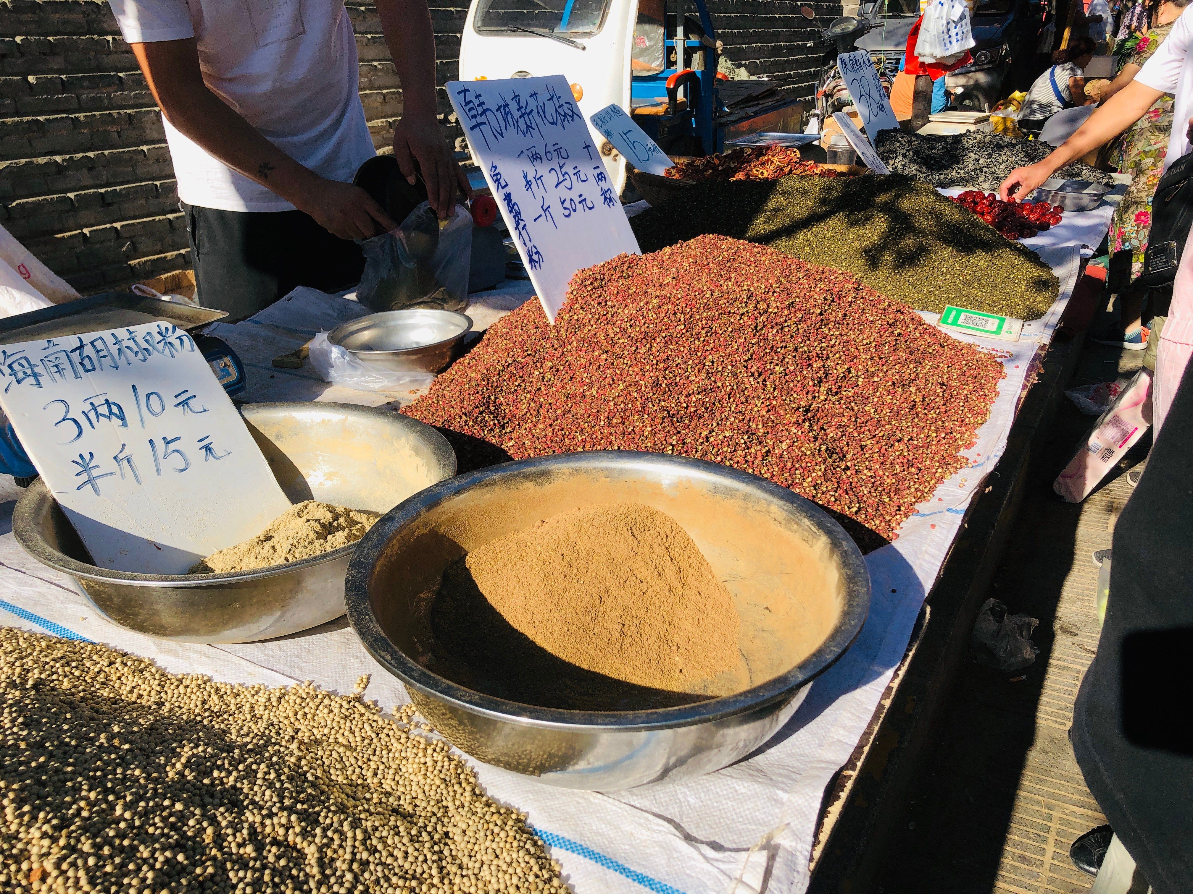 Breakfast Street Food & Market Tour with Tai Chi