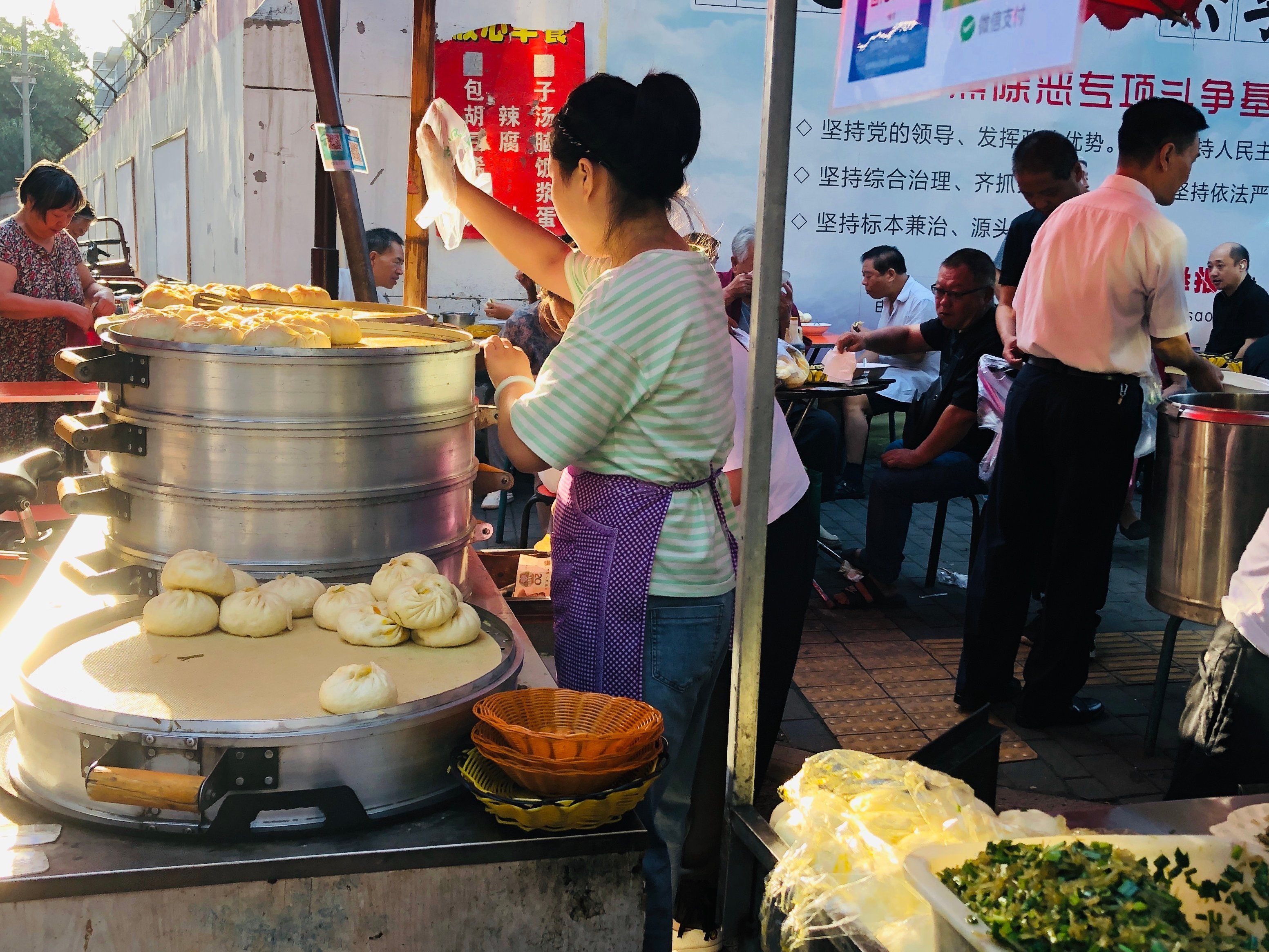 Breakfast Street Food & Market Tour with Tai Chi