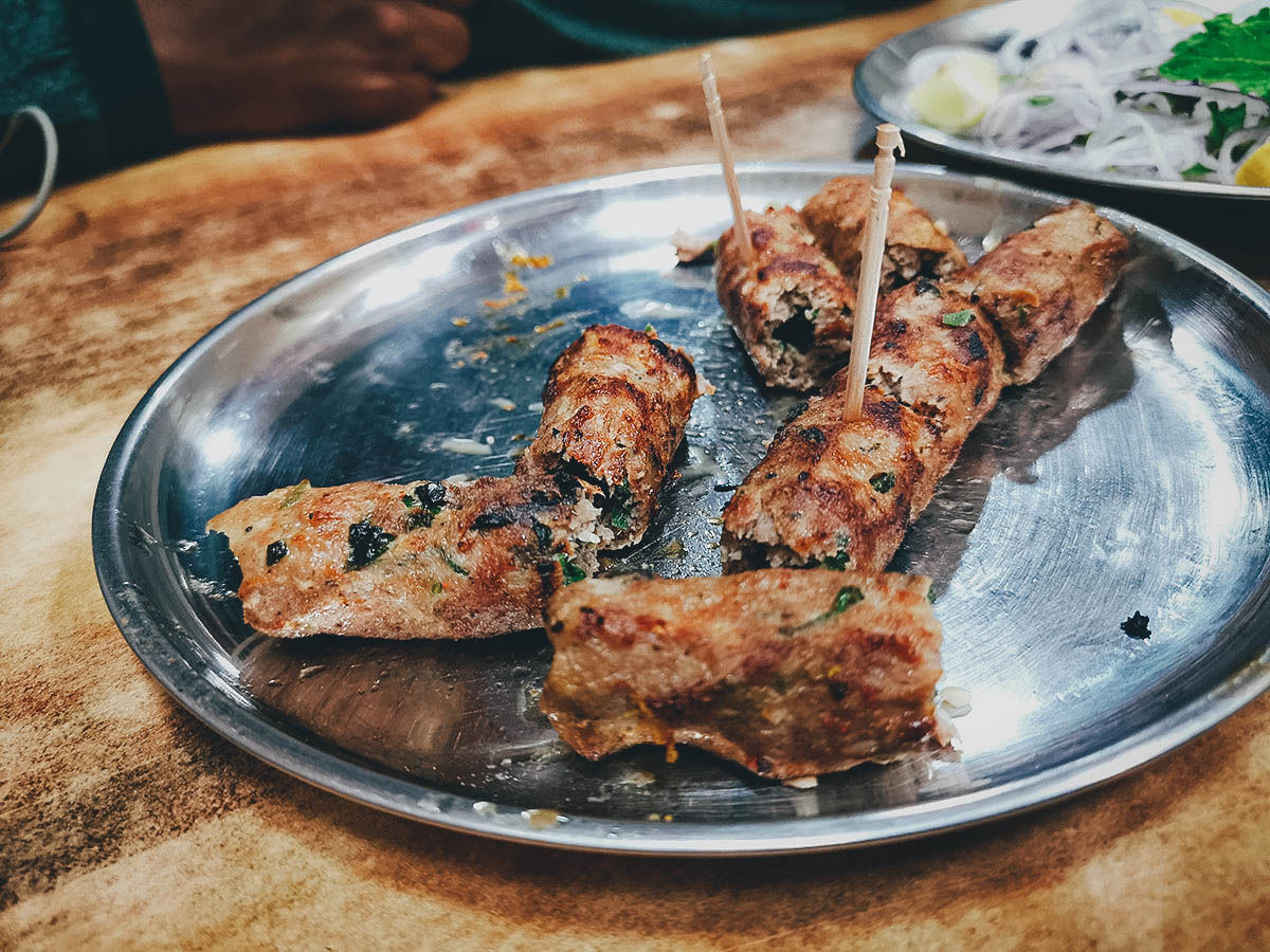 Mumbais versteckte Streetfood-Highlights mit dem Zug