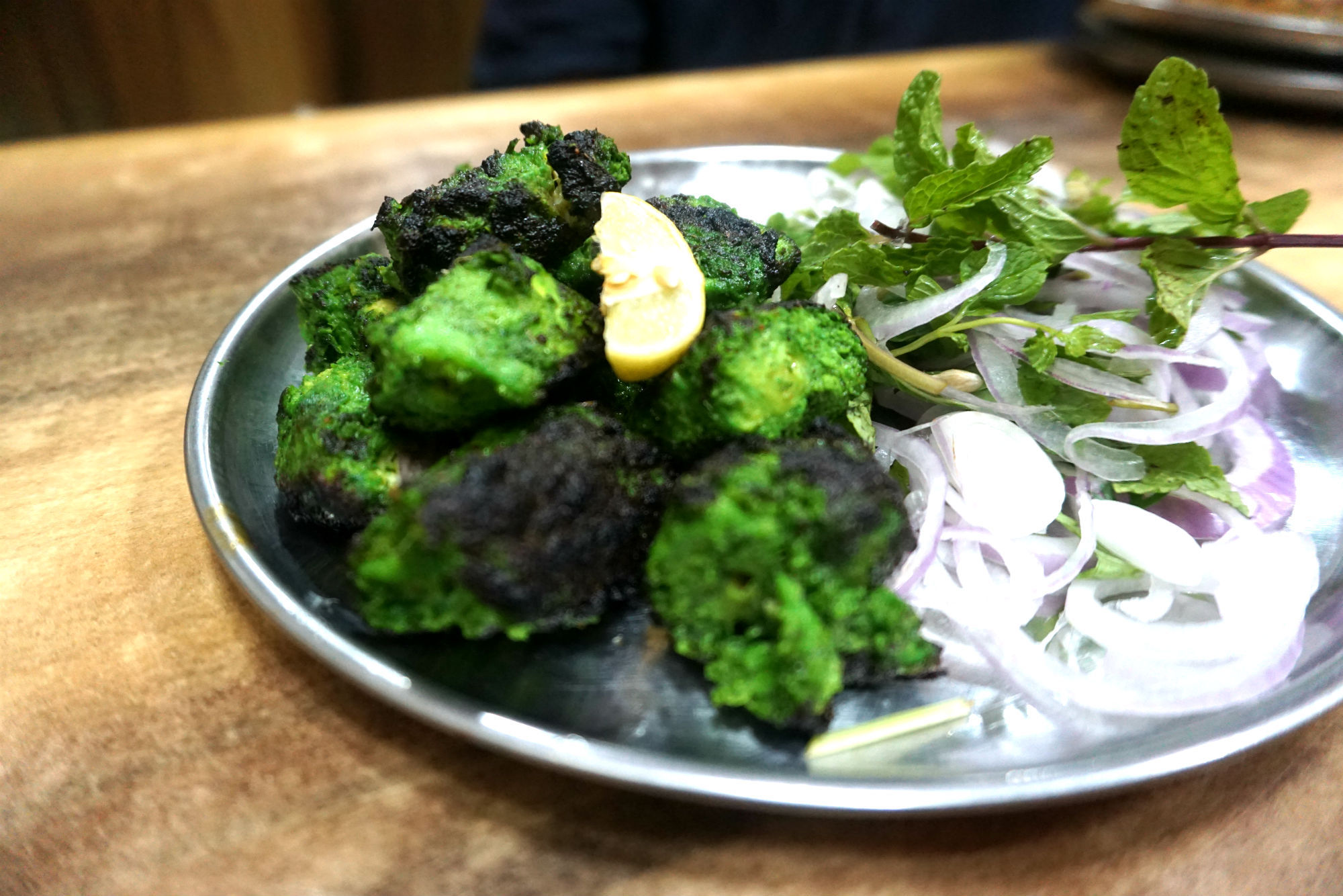 Mumbais versteckte Streetfood-Highlights mit dem Zug