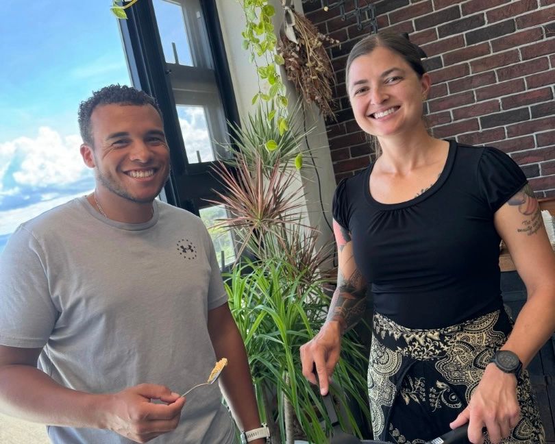 Koken met uitzicht op de oceaan in Okinawa: Ramen- en Gyoza-les