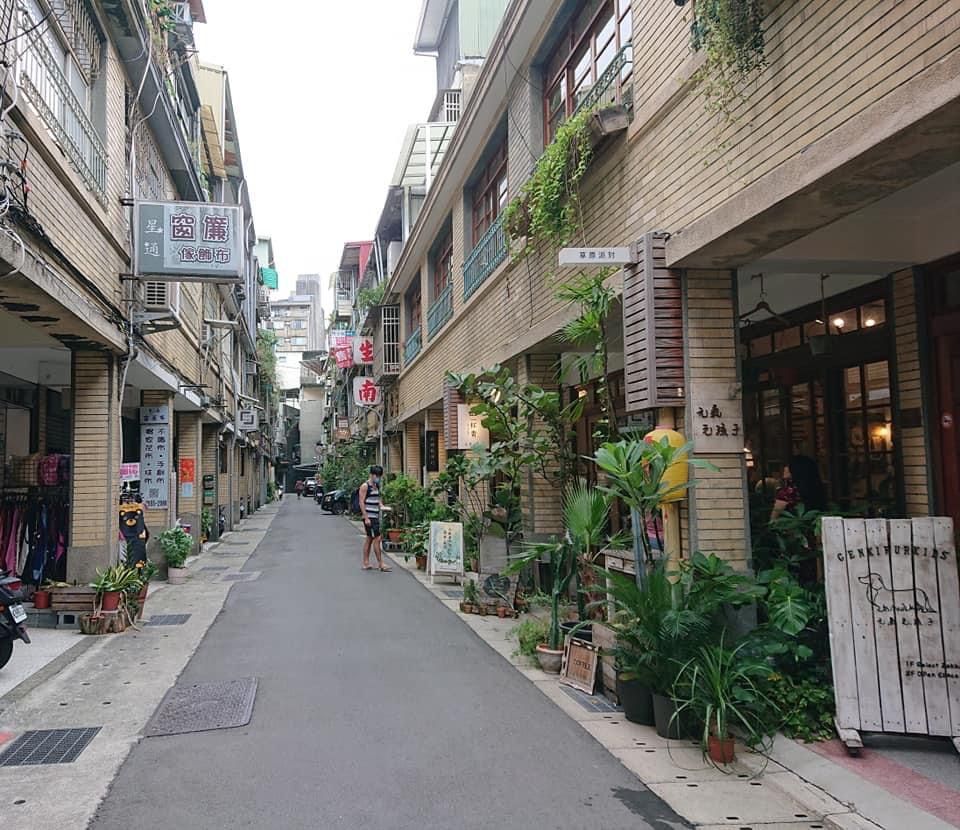 Old-fashioned Taiwanese Cuisine Cooking Class with Market Tour