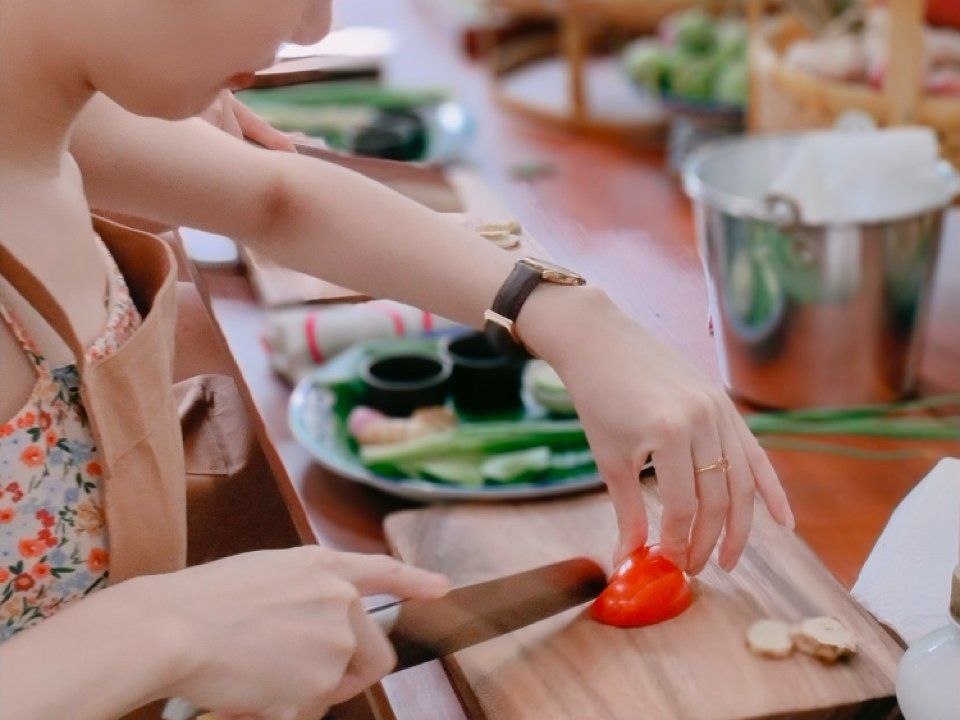 Goûtez à la Thaïlande : cours de cuisine en chinois, balade en tuk-tuk et visite du marché (offre d’ouverture)