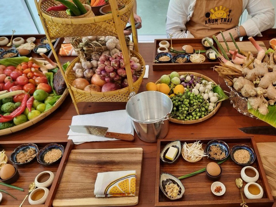 Goûtez à la Thaïlande : cours de cuisine en chinois, balade en tuk-tuk et visite du marché (offre d’ouverture)