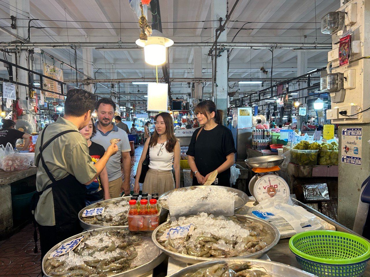 Goûtez à la Thaïlande : cours de cuisine en chinois, balade en tuk-tuk et visite du marché (offre d’ouverture)