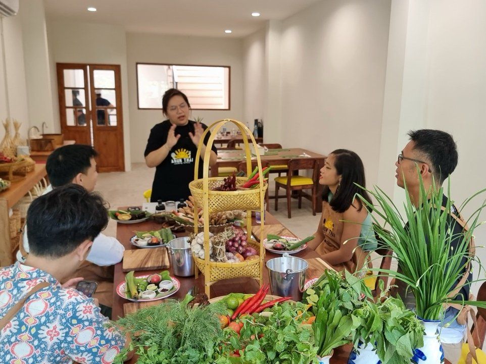 Goûtez à la Thaïlande : cours de cuisine en chinois, balade en tuk-tuk et visite du marché (offre d’ouverture)