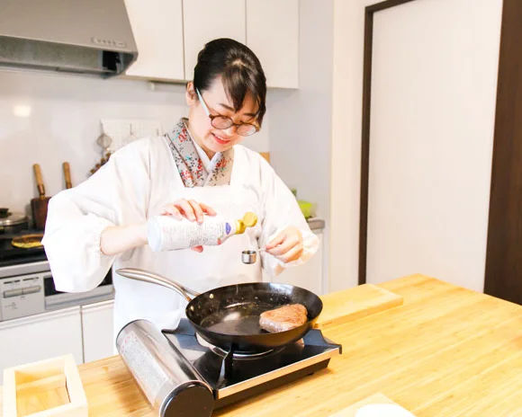 Osaka-Style Okonomiyaki Culinary Class in Osaka