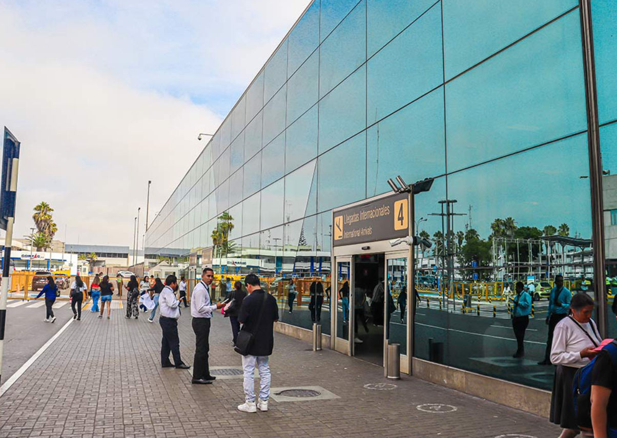 Peruvian Cooking Class & Market Tour with Exotic Fruits Experience + Airport Pickup