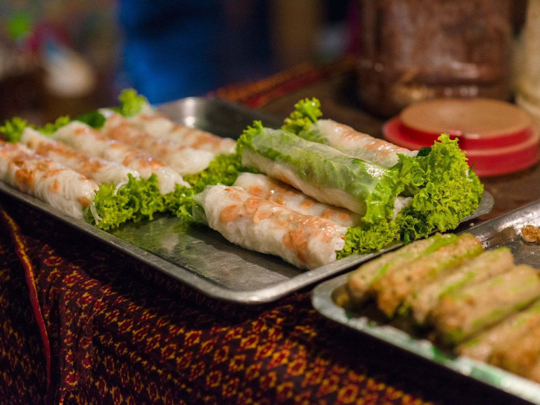 Experience an Evening Culinary Adventure in Phnom Penh with a Tuk Tuk Journey