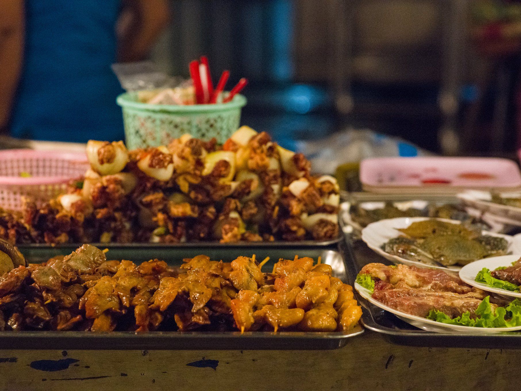Experience an Evening Culinary Adventure in Phnom Penh with a Tuk Tuk Journey
