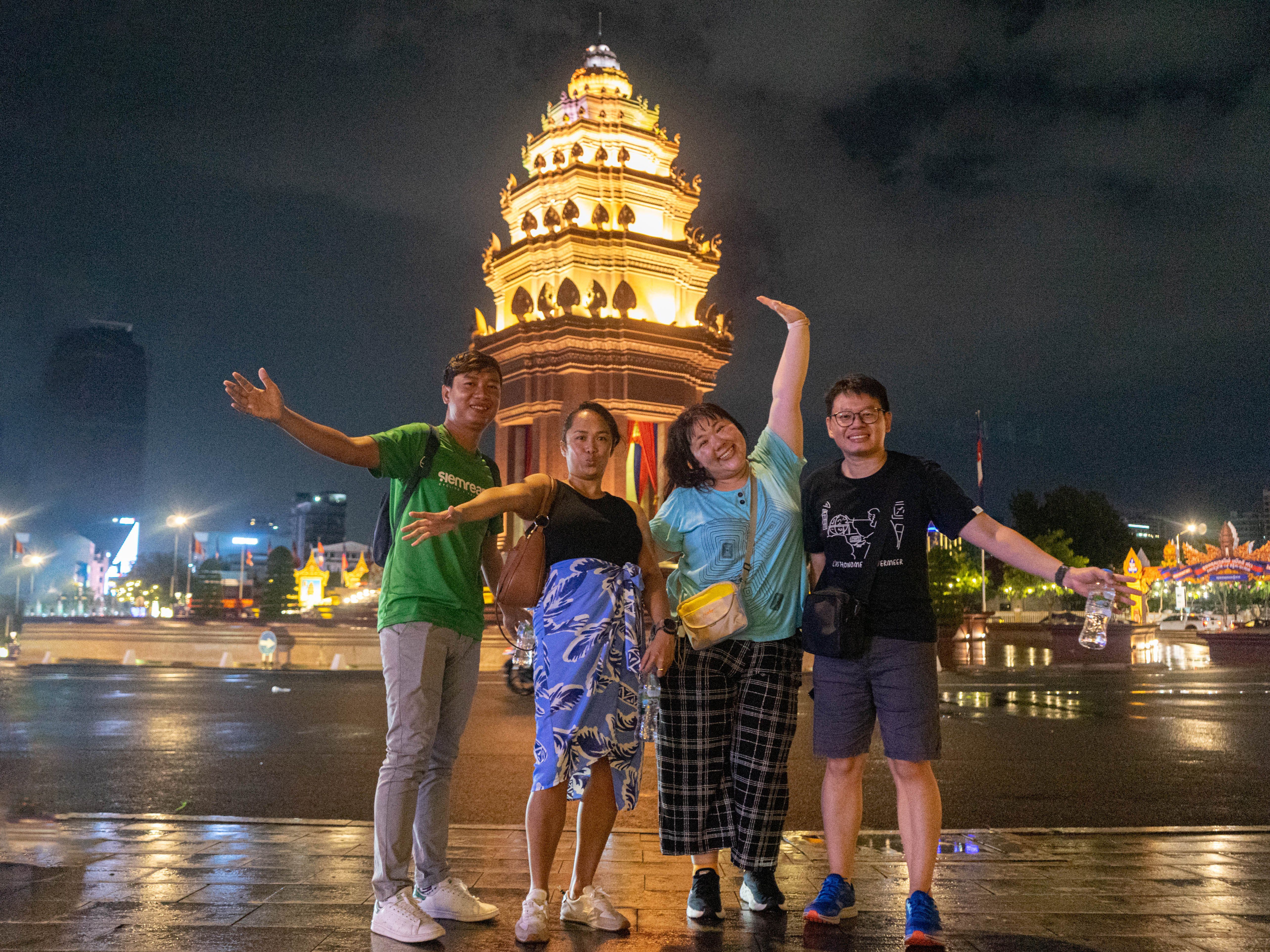 Experience an Evening Culinary Adventure in Phnom Penh with a Tuk Tuk Journey