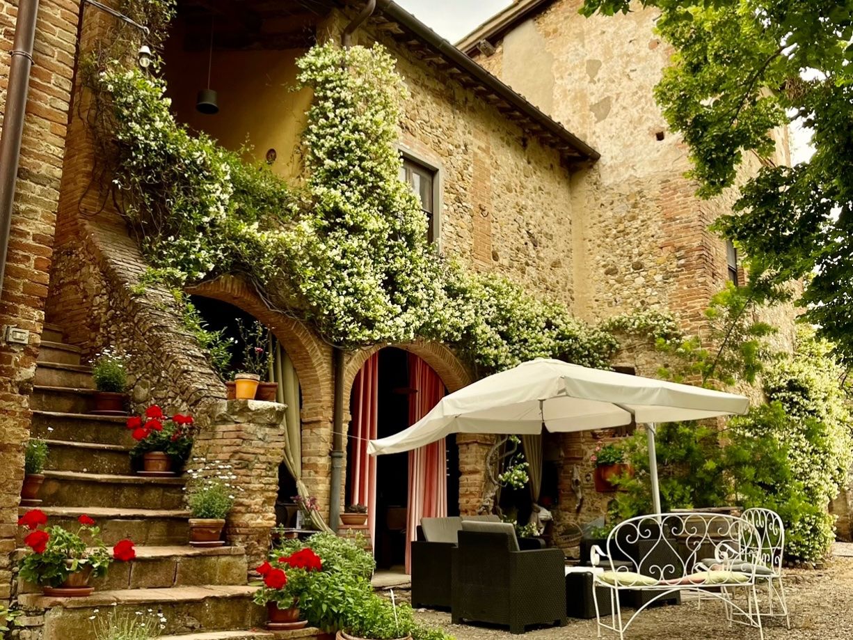Experience Harvesting Vegetables and Pasta Culinary Class at a Tuscan Villa