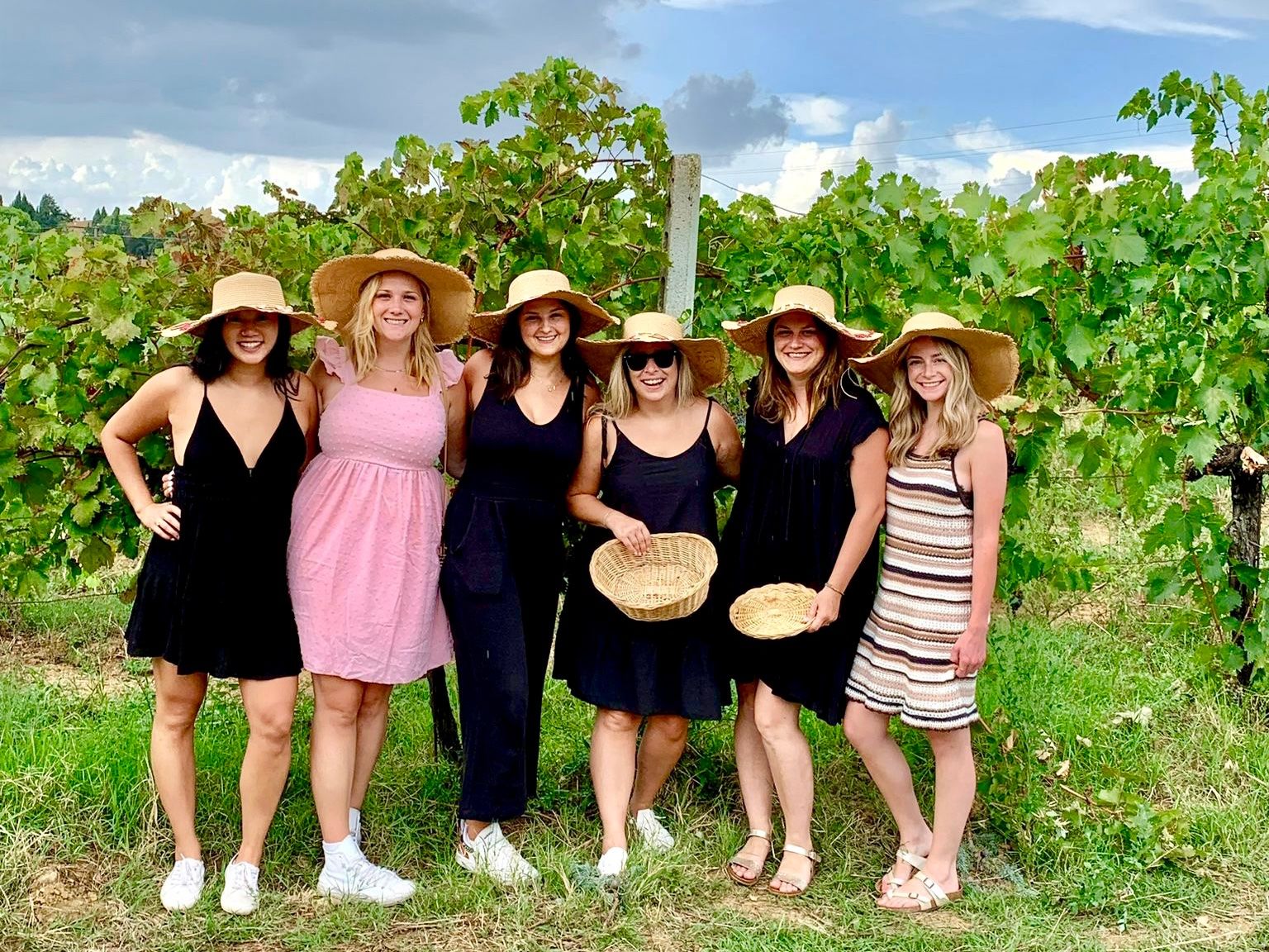 Experience Harvesting Vegetables and Pasta Culinary Class at a Tuscan Villa