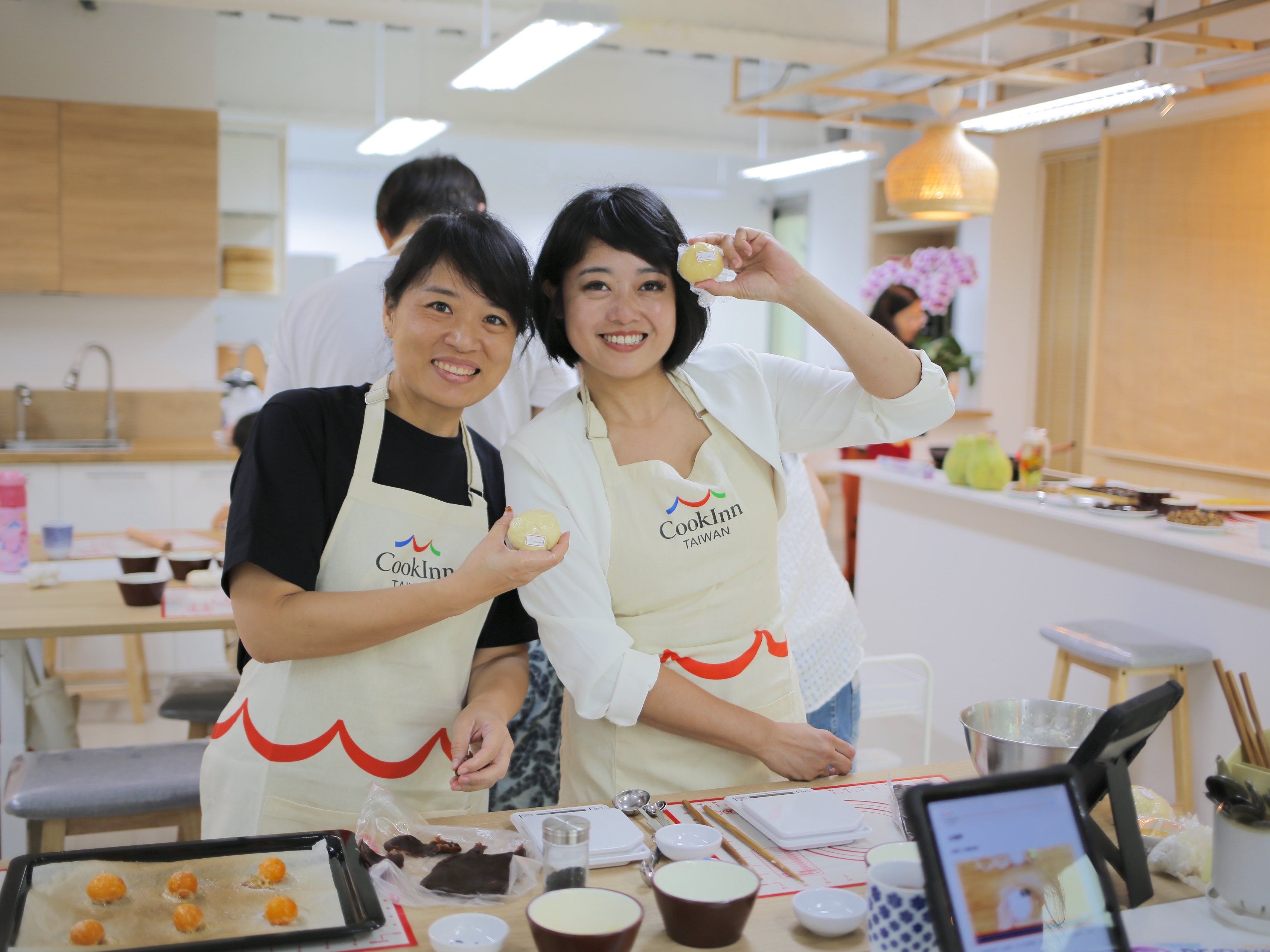 Taipei Ximen: Bake Your Own Pineapple Cakes: Easy DIY Recipe for 8 Cakes in 90 - 120 Mins