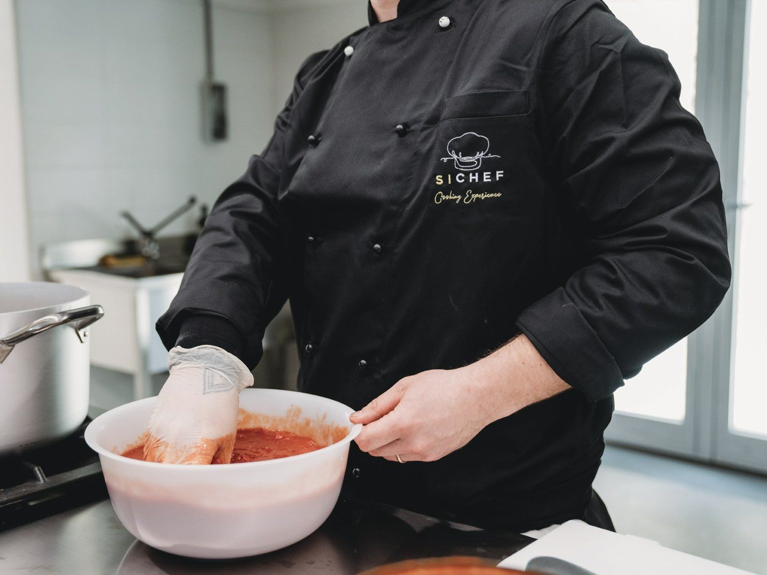 Tuscan Hills Pizza and Tiramisù Cooking Class with Chianti Wine