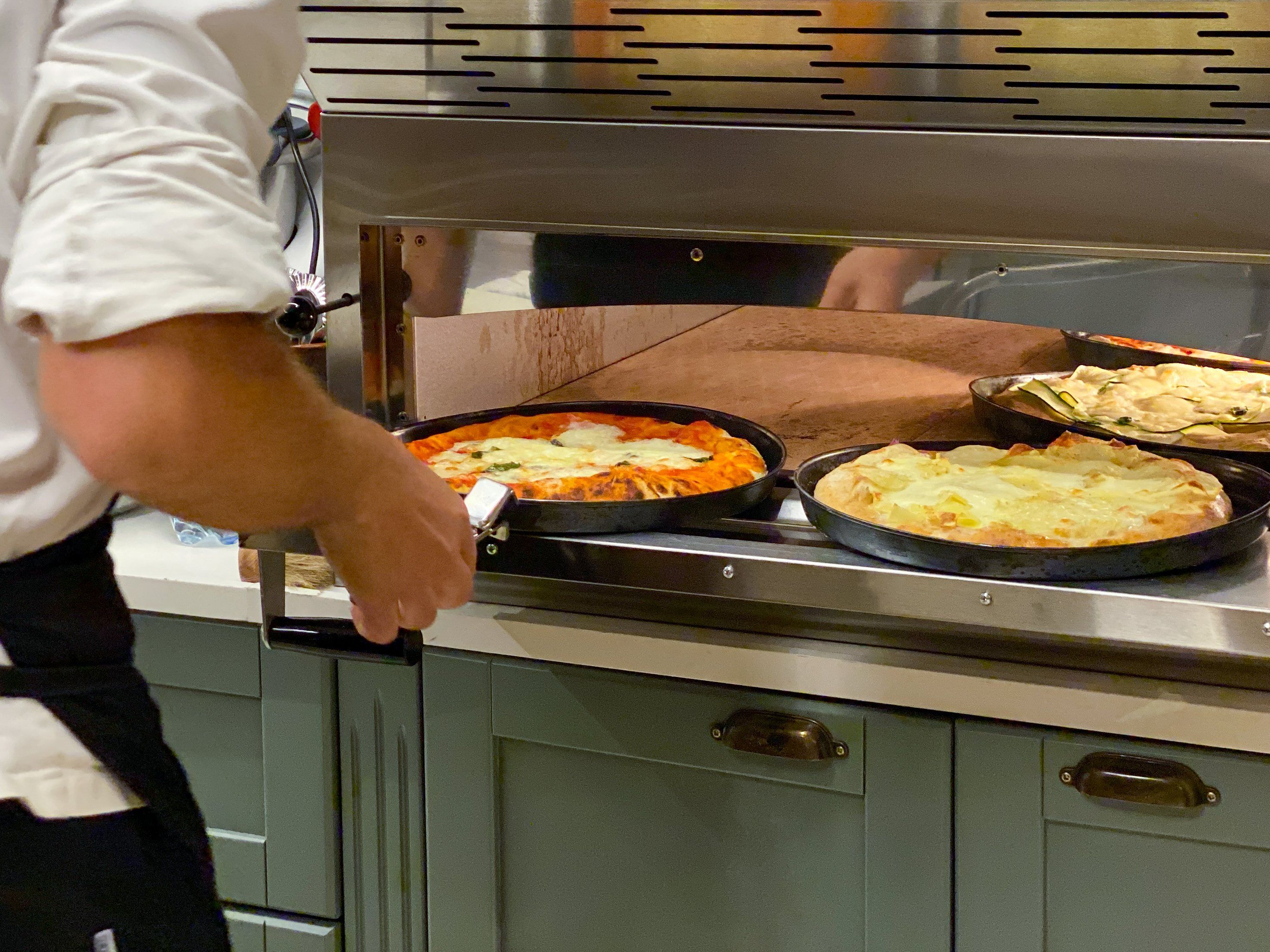 Italian Pizza, Supplì and Gelato Class with Wine by the Colosseum Rome
