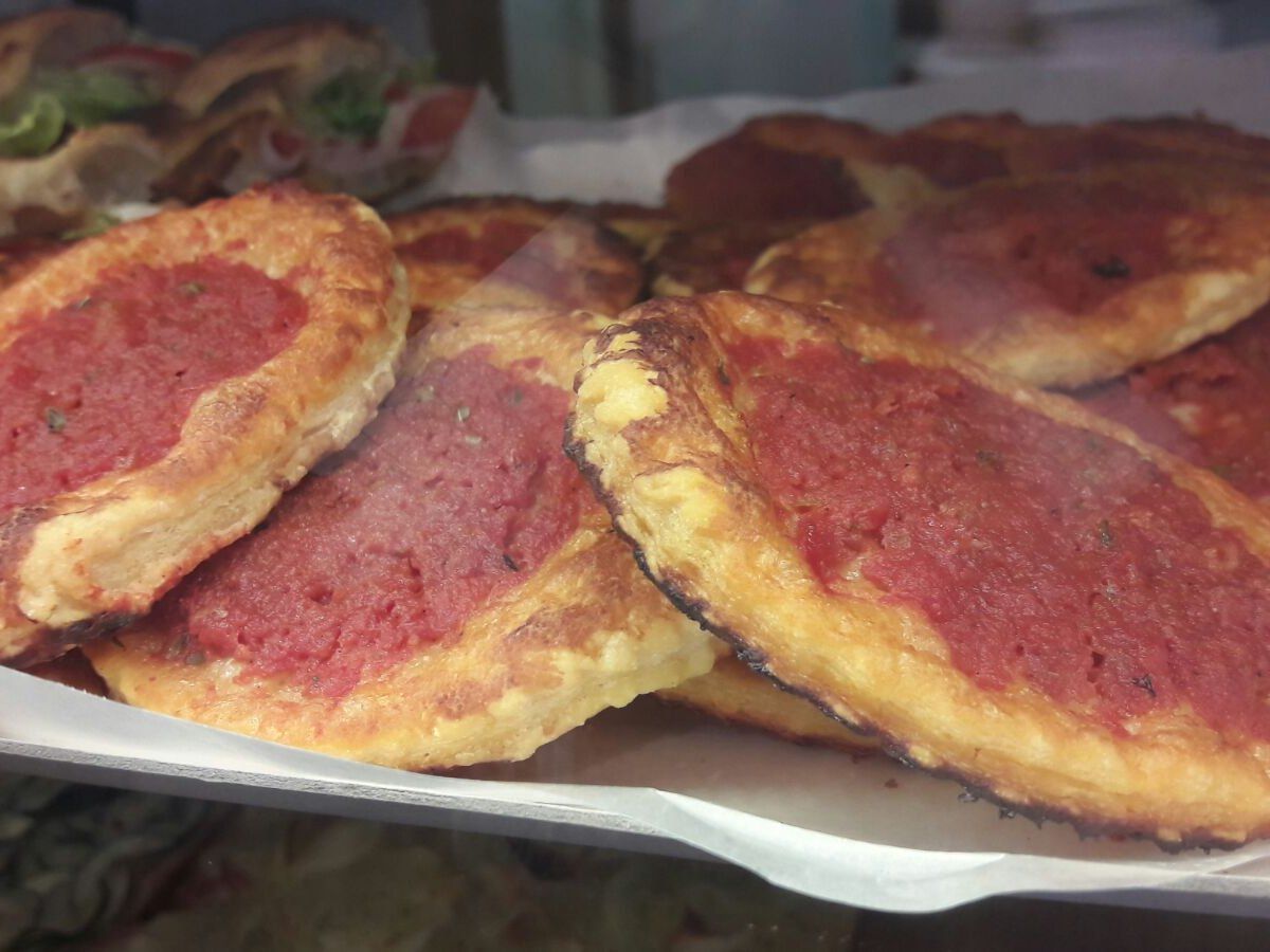 Pizza Tasting off the Beaten Path near the Colosseum at Sunset