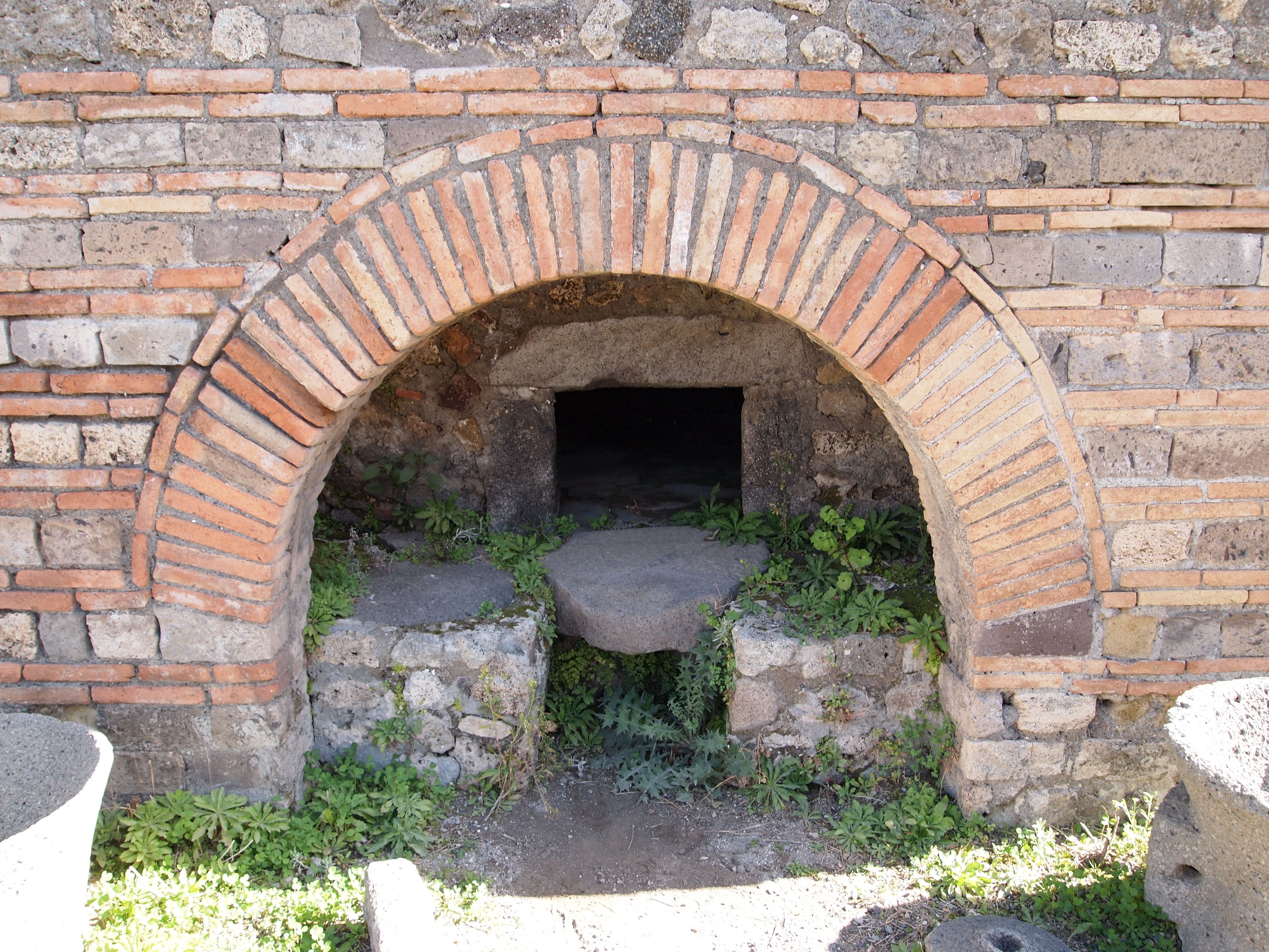 Pompeii Ruins and Food Culture Tour with Four Wines and Local Food Tasting