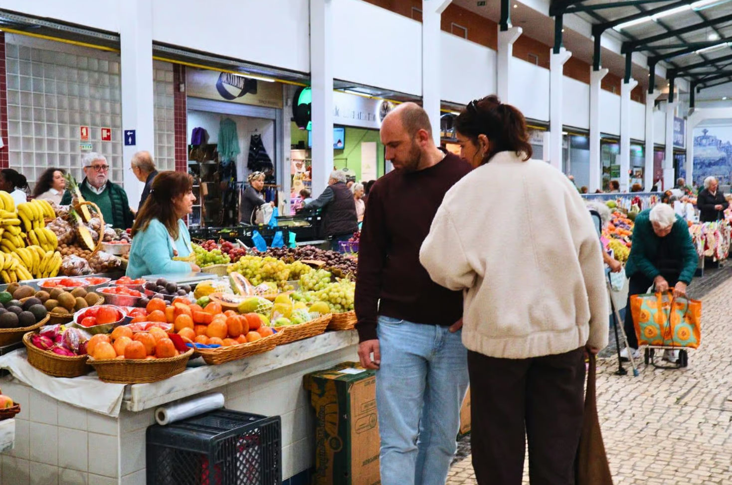 Portuguese Market, Wine & Seaside Cooking Experience in Setúbal