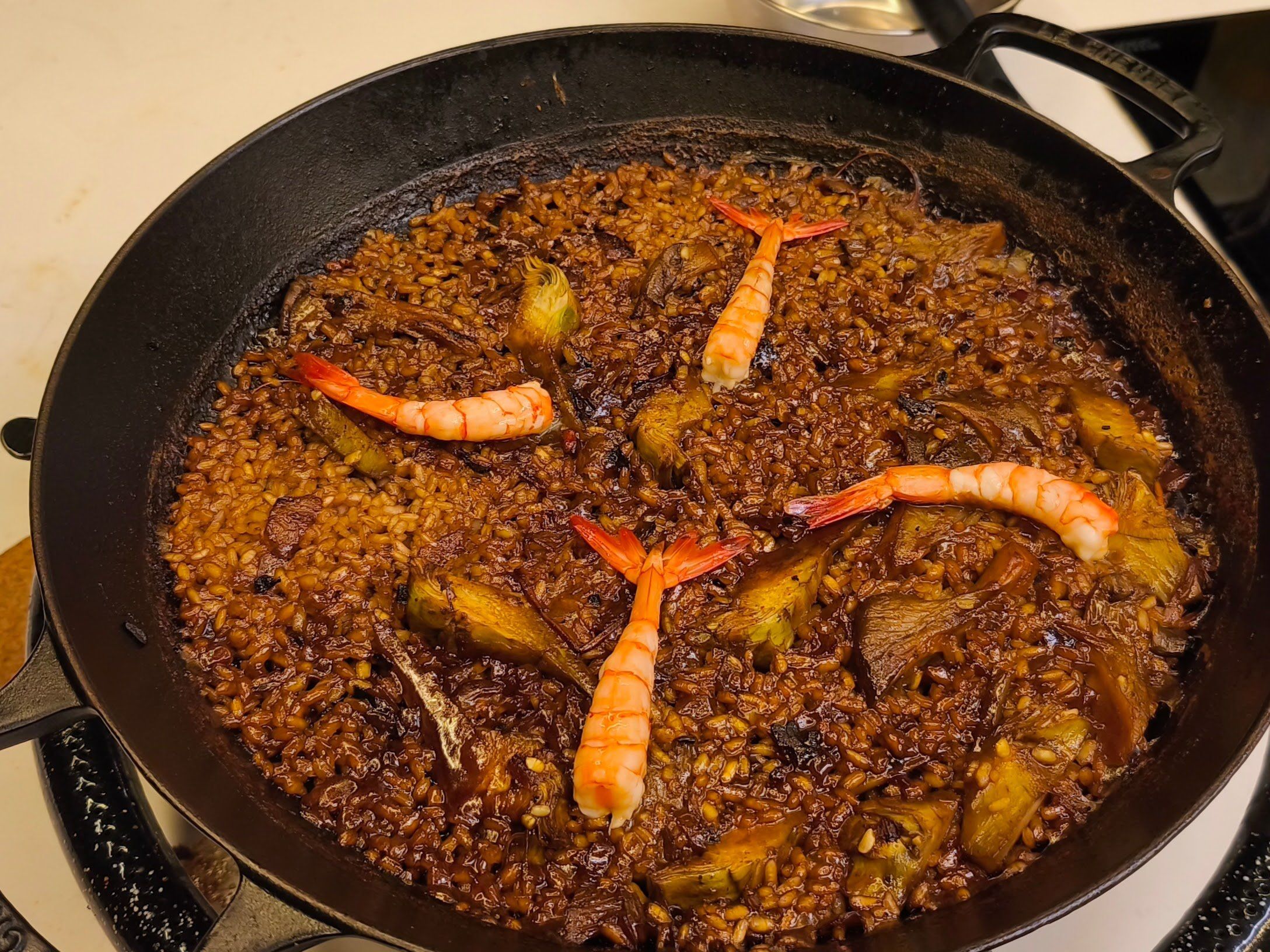 Corso di cucina spagnola di alta qualità in un loft di design: paella e tapas