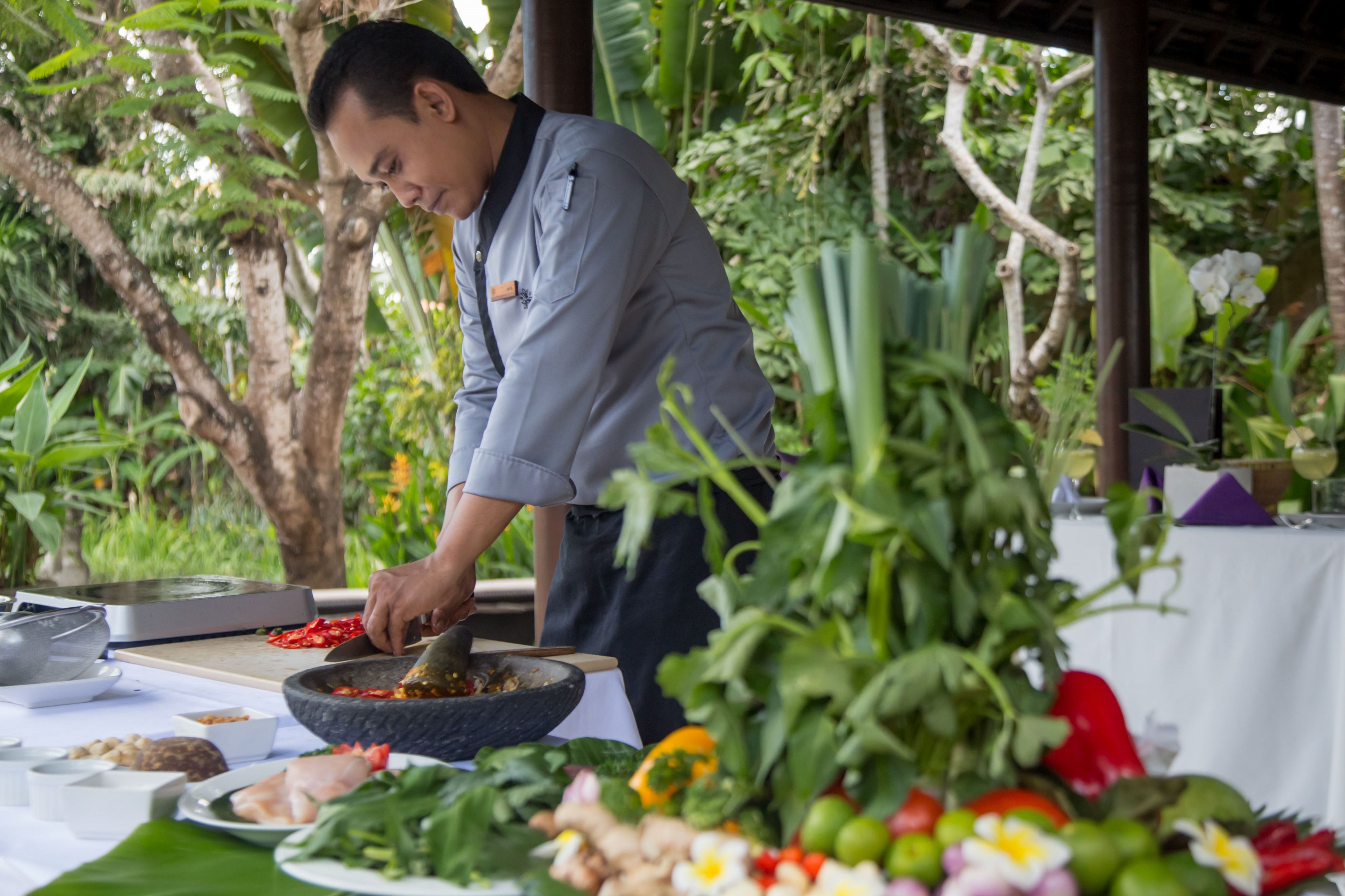 Private Cooking Class with Garden and Market Tour in a Tranquil Resort