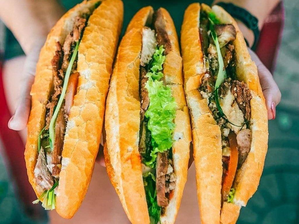 Hanoi Street Food Walking Tour Through Hidden Alleys and Local Life