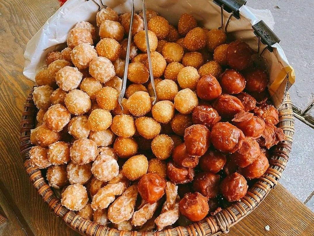 Hanoi Street Food Walking Tour Through Hidden Alleys and Local Life