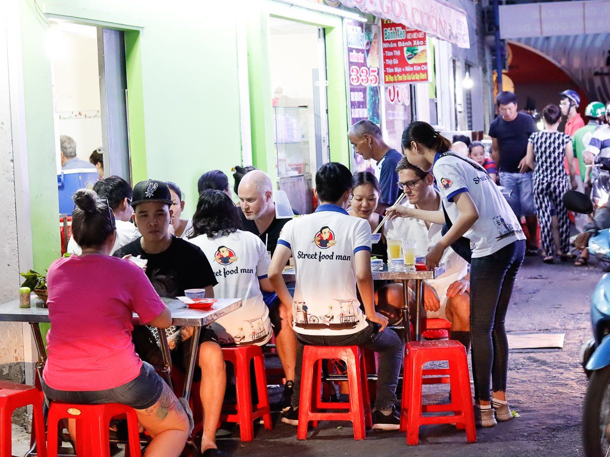 Visite gastronomique privée en moto de nuit