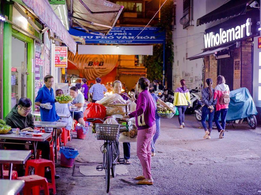 Visite gastronomique privée en moto de nuit