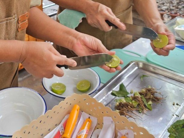 Cooking Experience with Market Tour and Experience Thai Herbal Tea Tasting