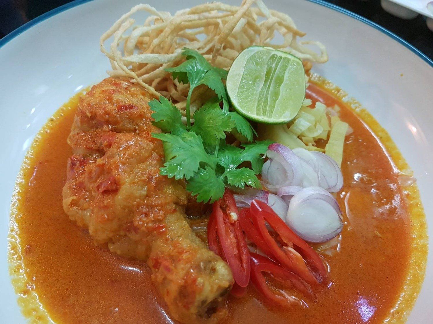 Thai Street Food Cooking Class & Market Tour in Sukhumvit
