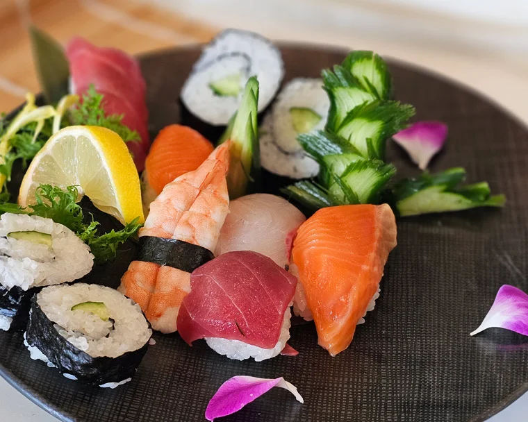 Ramen and Sushi Culinary Class with Tea Ceremony in Osaka