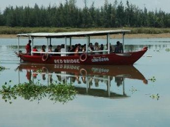 Excursion d'une journée de luxe au Pont Rouge : ferme biologique, excursion en bateau, visite du marché et atelie...