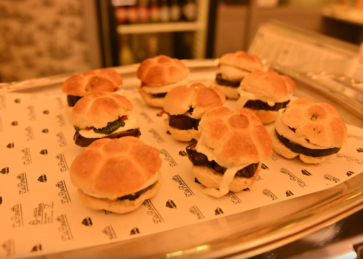 Rome Breakfast Experience: Morning Bites by the Colosseum