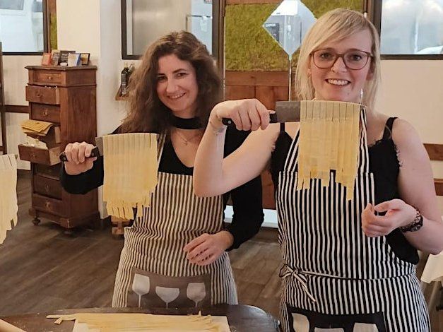 Pasta and Tiramisu Culinary Class with Wine Tasting in Rome