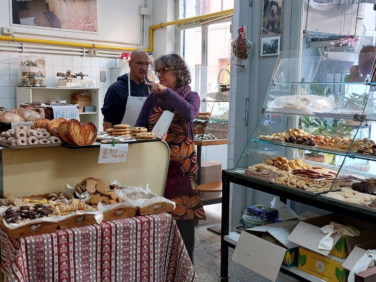 Rome: The Authentic Maritozzi Breakfast Tour in Trastevere