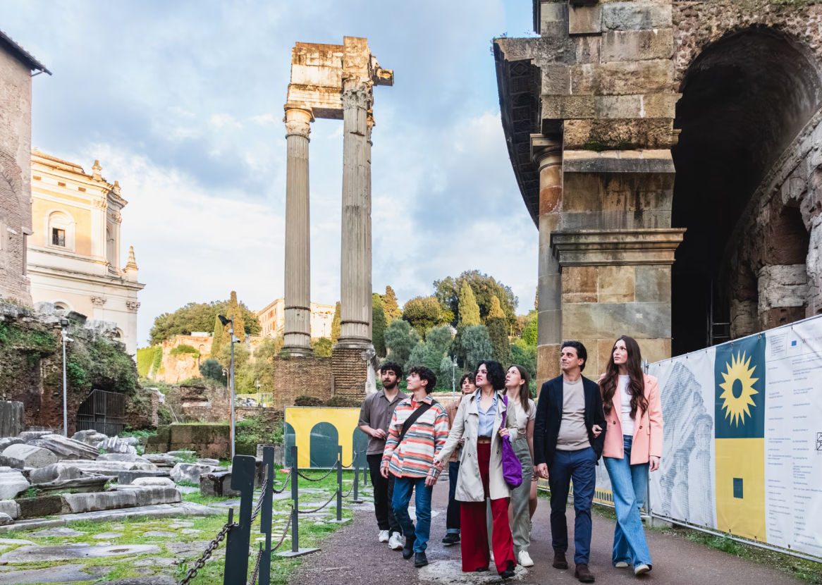 Rome VIP Dinner Experience: Truffle, Wine & Exclusive Trevi Fountain View