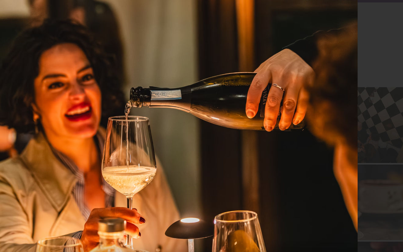 Rome VIP Dinner Experience: Truffle, Wine & Exclusive Trevi Fountain View