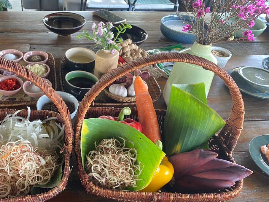 Market Tour, Countryside Bicycle Ride, and Cooking Class Experience in Hoi An
