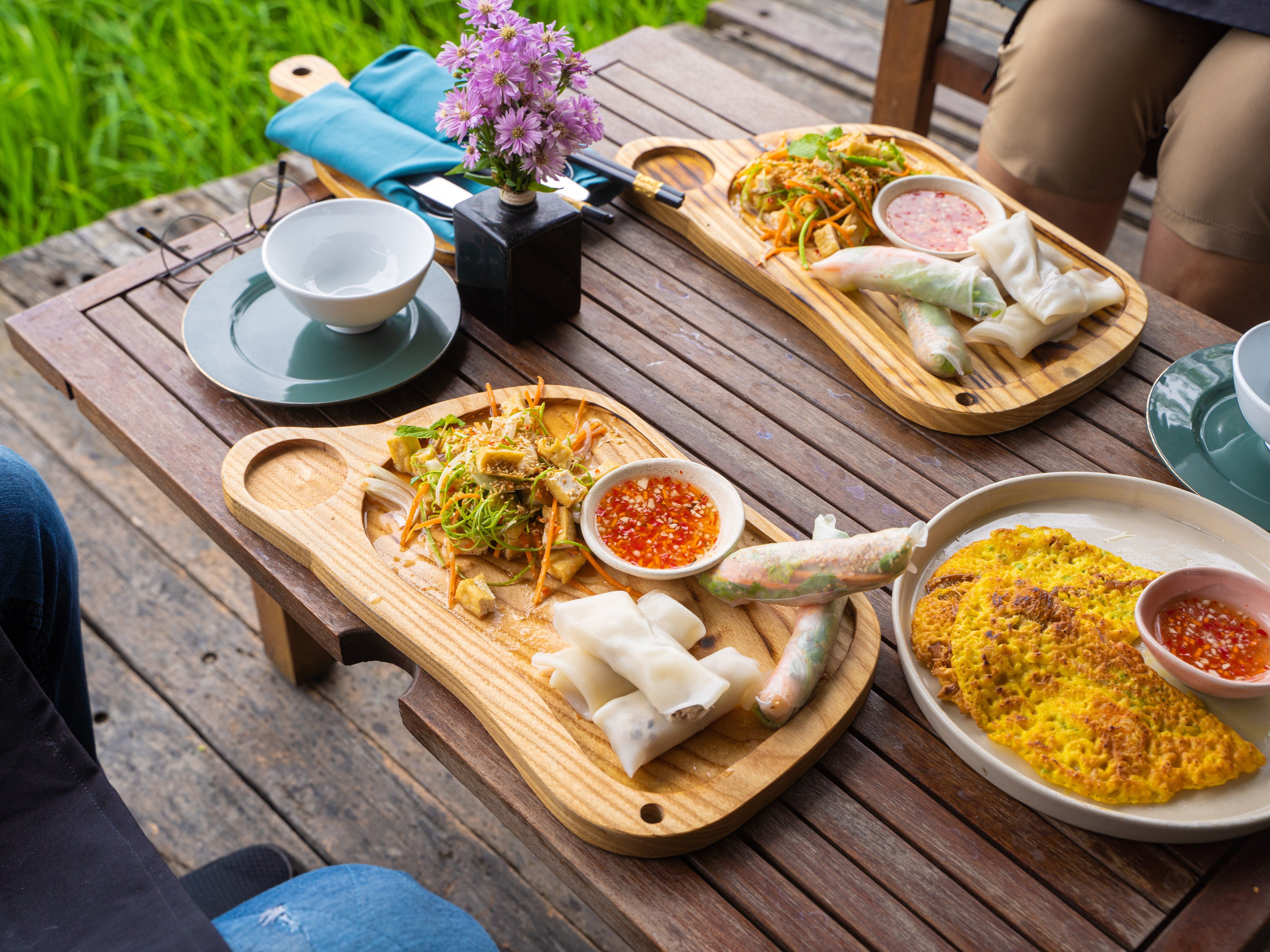 Market Tour, Countryside Bicycle Ride, and Cooking Class Experience in Hoi An
