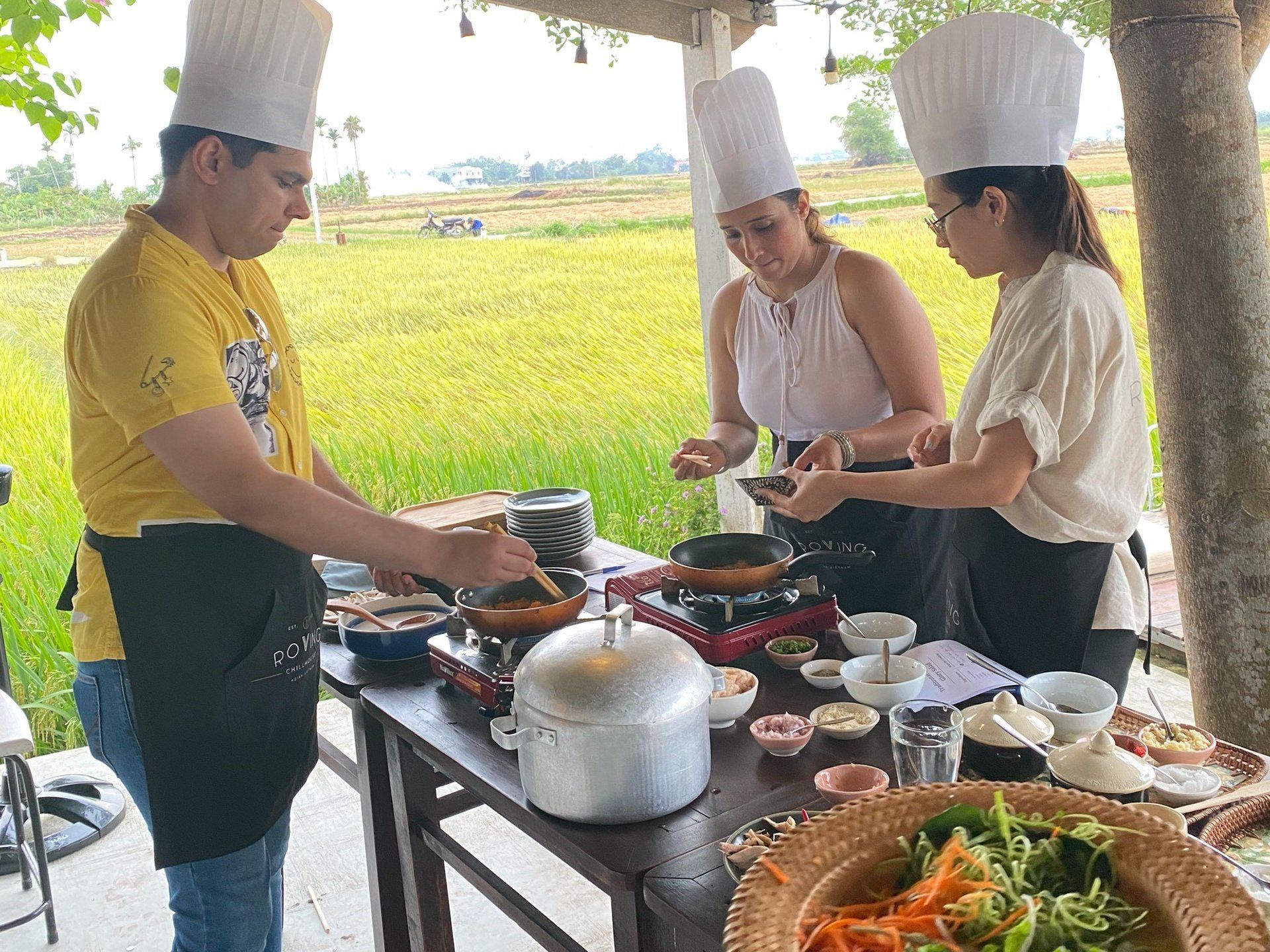 Market Tour, Countryside Bicycle Ride, and Cooking Class Experience in Hoi An