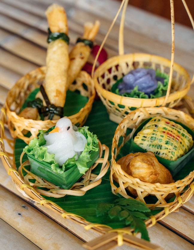 Royal Canapes & Multicultural Flavors Experience